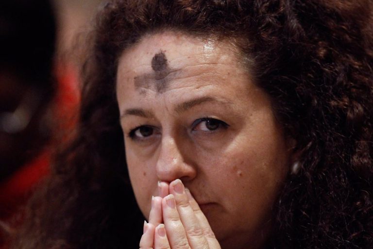 ¿Qué es el Miércoles de Ceniza, de dónde viene la tradición y cómo será este año?