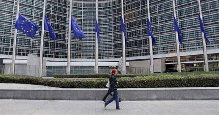 Bruselas insta a los países a ratificar el fondo de recuperación 