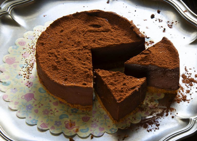 Para endulzar la tarde: cómo hacer una tarta cremosa de chocolate sin necesidad de horno