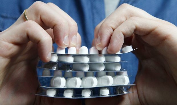 Ibuprofeno, Astrazeneca y paracetamol.