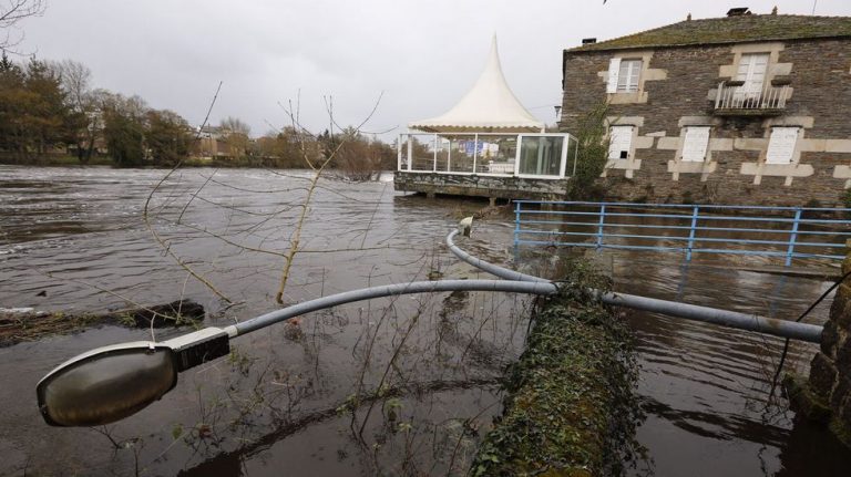 El temporal causa crecidas de ríos en varios municipios de las provincias de Orense y Lugo