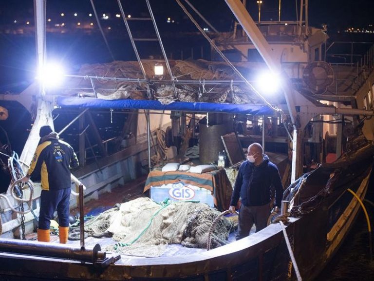 Bruselas mantiene su objetivo de acordar las cuotas de pesca compartidas con Londres