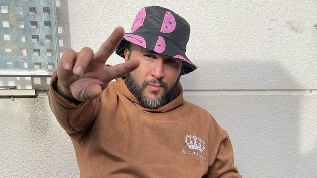 De parado a entrevistador: Kiko Rivera se pasa a la tele con En casa con Kiko