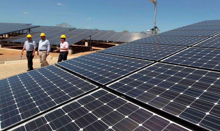 Un proyecto de la UJA permite producir energía limpia en barreras acústicas viaria