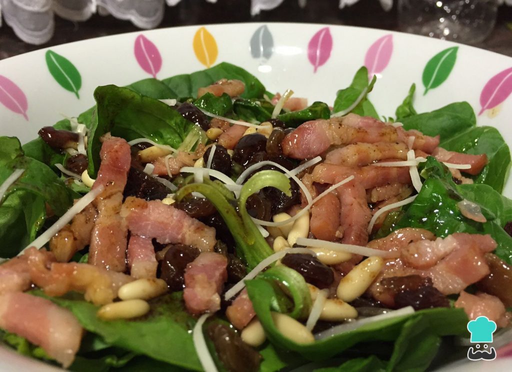 Espinacas, brie y bacon, una deliciosa combinación para tus ensaladas.