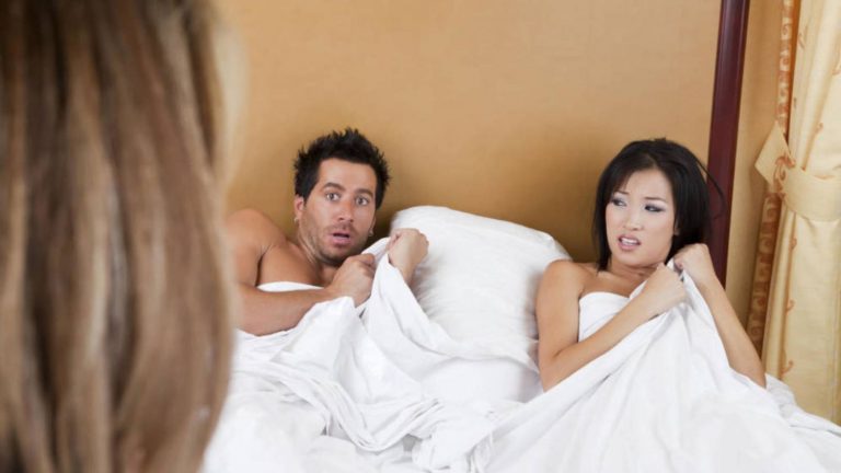 Este es el signo del zodiaco más infiel que seguro que te pone los cuernos