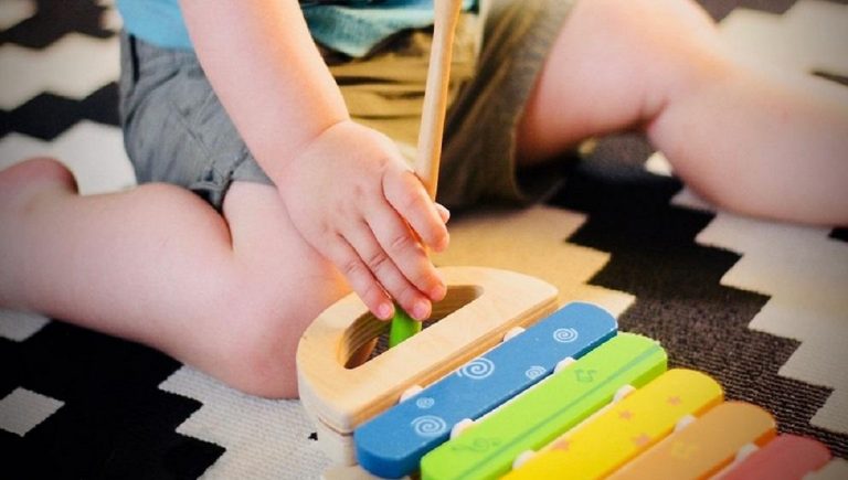 La importancia de los juguetes educativos en el desarrollo infantil según los expertos de Juguear