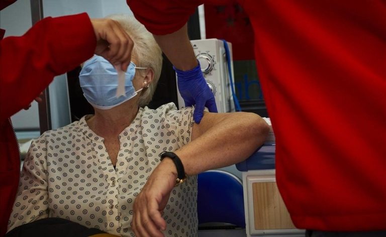 El 79% de las residencias de España ya ha recibido las dos dosis