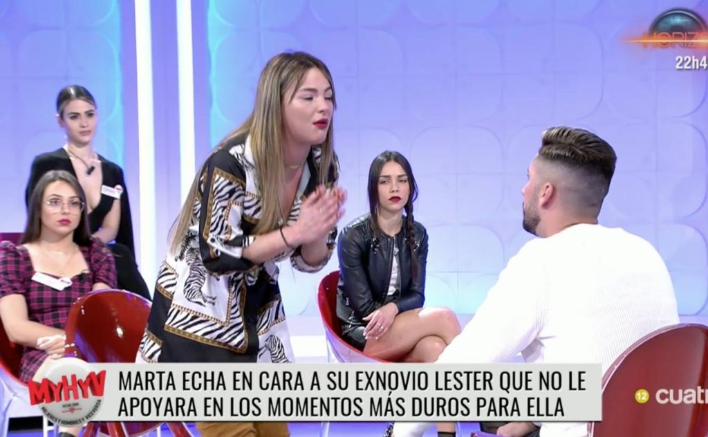 Marta Peñate y Lester, en un plató de Mediaset.