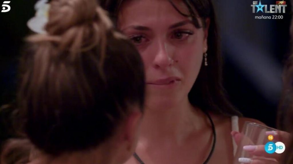 Lola, llorando por el tema del perro.