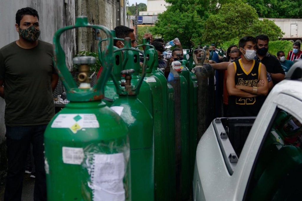 Manaos, una ciudad que se asfixia ante un segundo colapso sanitario en el corazón del Amazonas.