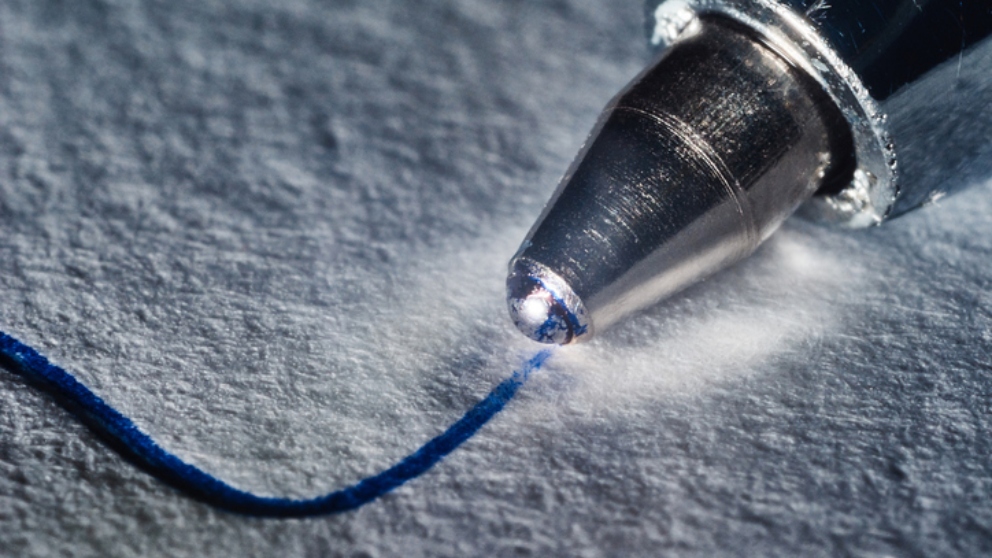 manchas hechas por bolígrafos 