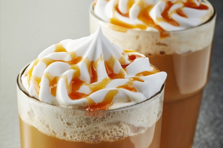 Cómo hacer un café de caramelo en un solo minuto