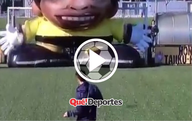 Hasta en un show japonés hace magia la pulga Messi