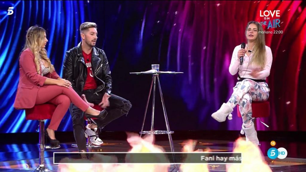 El triángulo amoroso, en uno de los momentos del debate.