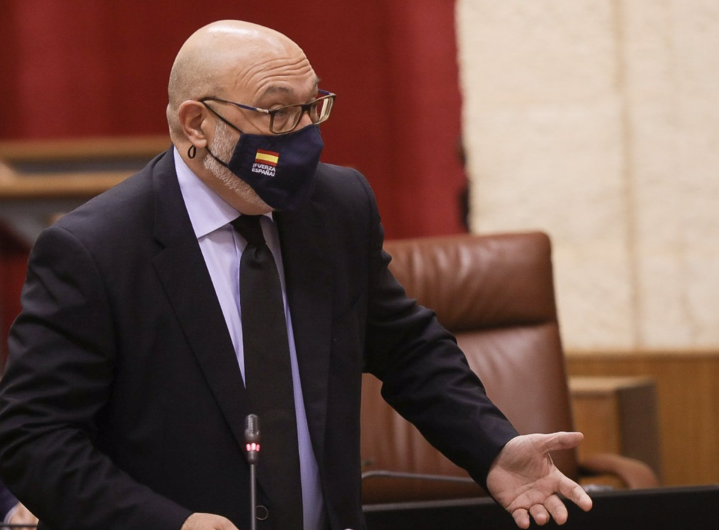 El portavoz de Voz en Andalucía, Alejandro Hernández.