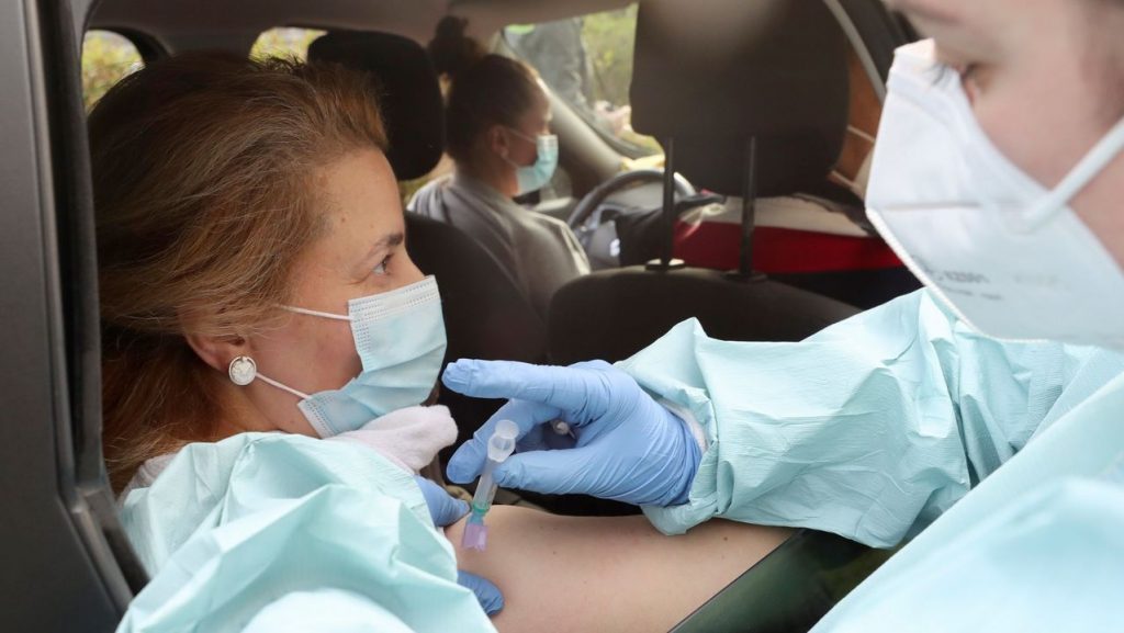 Este es el orden de los grupos de vacunación de la Covid en España 200 Este es el orden de los grupos de vacunación de la Covid en España