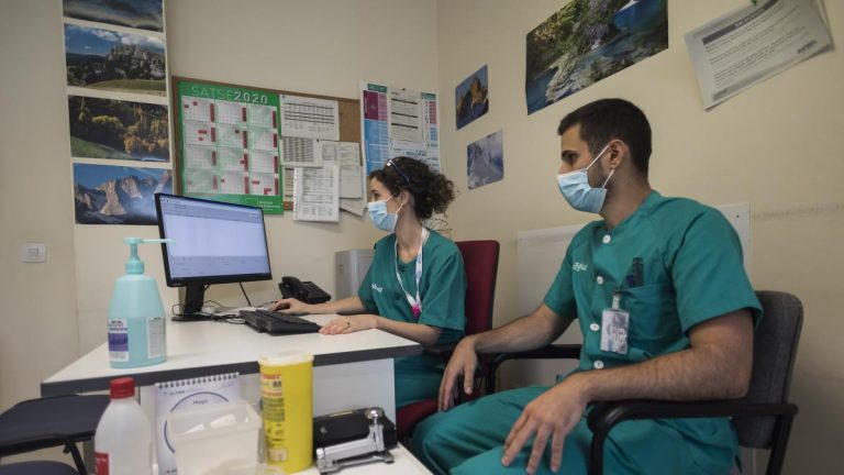 Teleoperadores, conductores de reparto y enfermeros, los puestos más demandados en enero