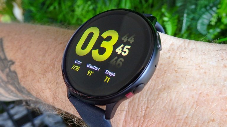 Samsung, Xiaomi... Smartwatch ligeros y con pantalla OLED perfectos para el verano