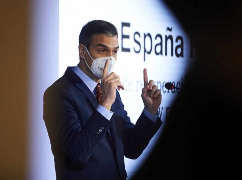 Sánchez anuncia un fondo de 11.000 millones para turismo, hostelería y pequeño comercio Sánchez anuncia un fondo de 11.000 millones para turismo, hostelería y pequeño comercio