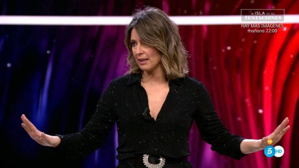 Sandra Barneda pide calma en el debate de la ISla de las tentaciones.