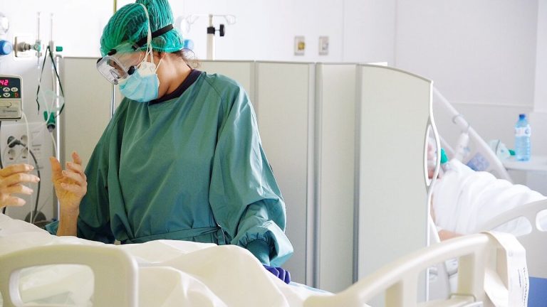 El 80% de los sanitarios españoles sufrieron insomnio de marzo a mayo de 2020