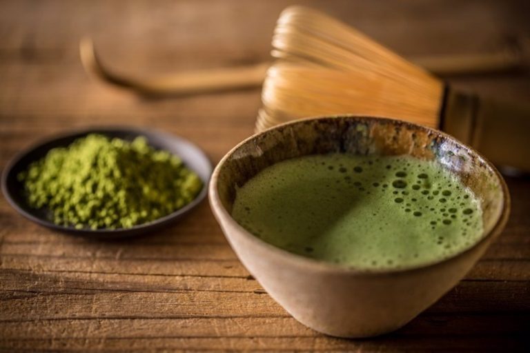 Beneficios del té matcha que te harán beberlo a diario