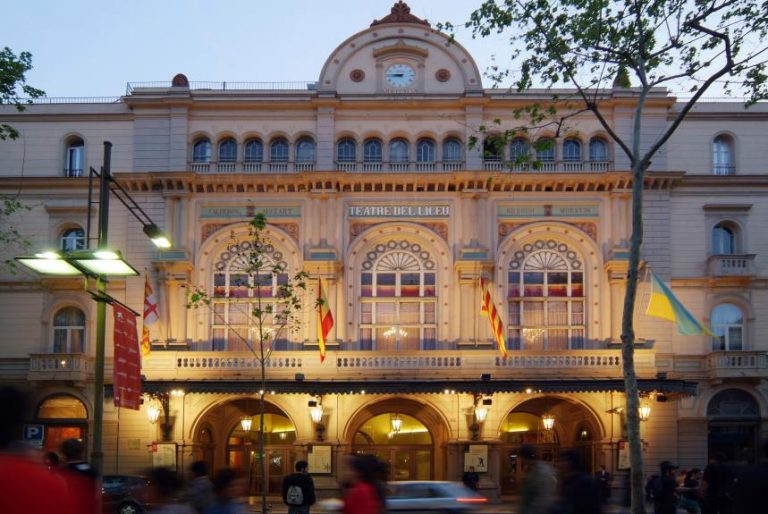 El Liceu trata la 