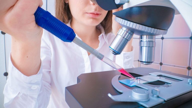 Estudios confirman los beneficios de las nuevas terapias en cáncer de ovario y de mama