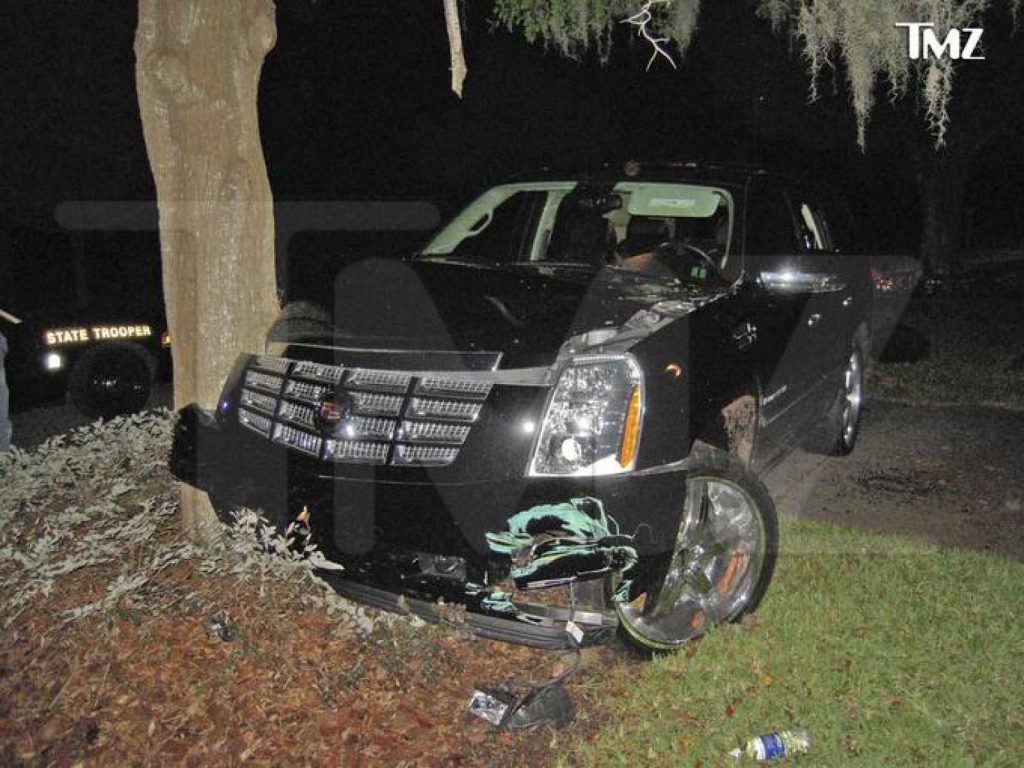 Imagen de uno de los coches siniestrados en otro de los accidentes de Tiger Woods.