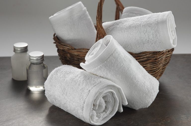 Cómo doblar las toallas para que ocupen menos espacio