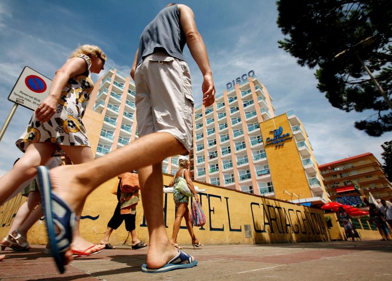 La llegada de turistas a España baja de 20 millones por primera vez desde 1969