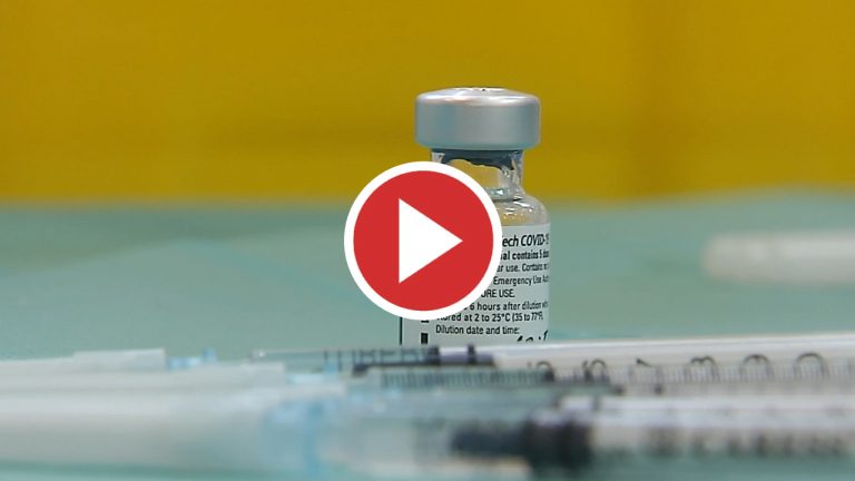 Comienza la vacunación de personal de servicio de ayuda a domicilio en Sevilla