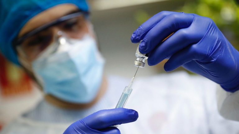 La vacunación de grandes dependientes en Madrid arrancará a finales de la semana