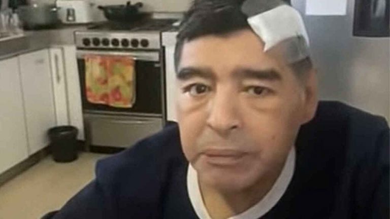El último vídeo de Maradona antes del combo de marihuana y cerveza que pudo matarlo