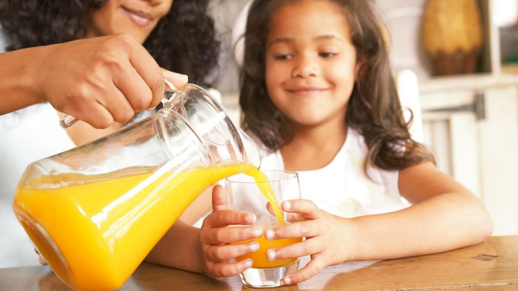 Seguro que has escuchado alguna vez eso de "se te pasan las vitaminas del zumo".