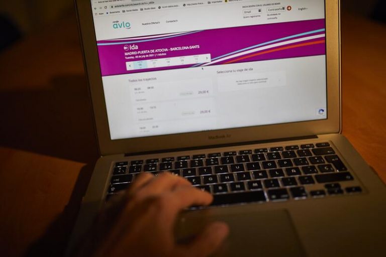Renfe pone a la venta billetes de Avlo desde 7 euros y de AVE desde 19