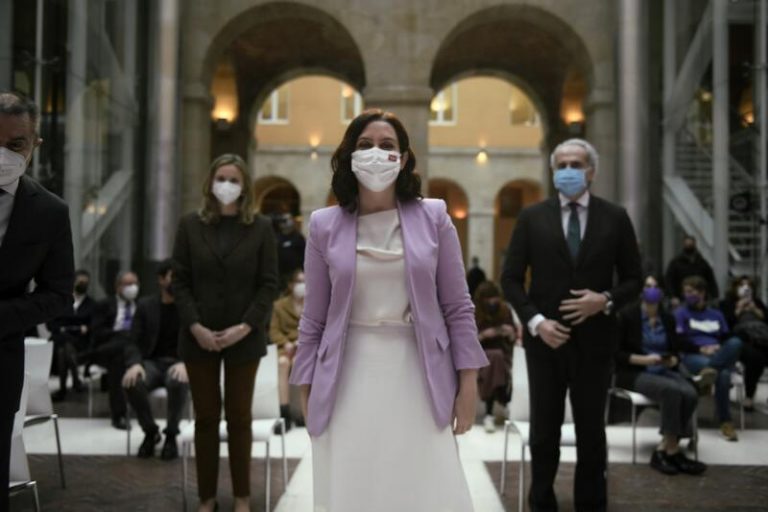 Ayuso no hará grandes cambios en su lista electoral y contará con miembros de Cs si es posible