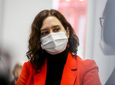 Ayuso confía en que no prosperen las mociones: Ayuso confía en que no prosperen las mociones: