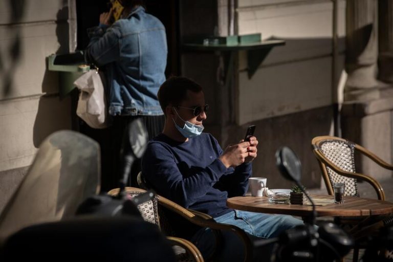 Cataluña prorroga las restricciones y levanta el confinamiento comarcal