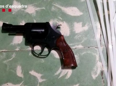 Seis detenidos por robo y agresión sexual en un prostíbulo en Terrassa Seis detenidos por robo y agresión sexual en un prostíbulo en Terrassa