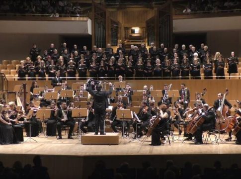 La orquesta Filarmonía de Madrid homenajea a las víctimas del Covid con el 'Réquiem' de Mozart La orquesta Filarmonía de Madrid homenajea a las víctimas del Covid con el 'Réquiem' de Mozart