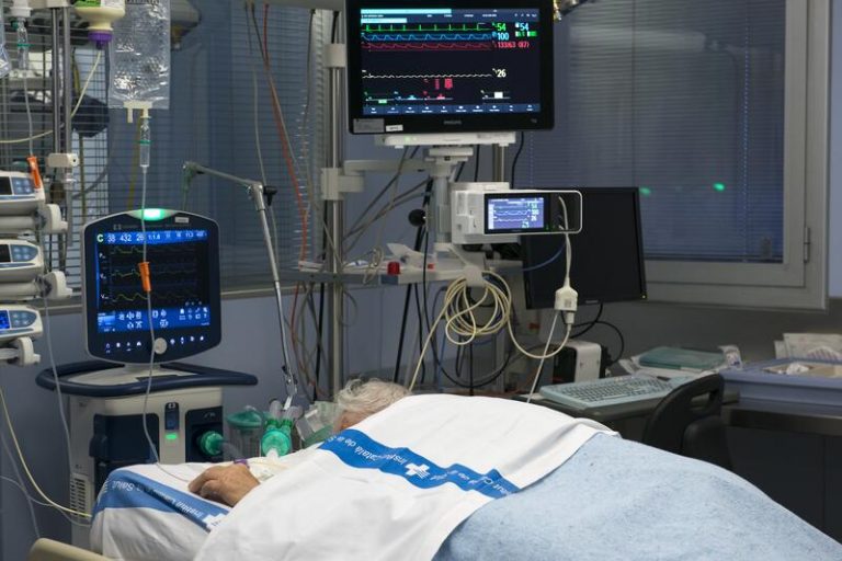 Vuelve a subir el riesgo de rebrote y la velocidad de reproducción del Covid en Cataluña