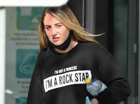 Rocío Flores reacciona a la confesión del intento de suicidio de su madre, Rocío Carrasco Rocío Flores reacciona a la confesión del intento de suicidio de su madre, Rocío Carrasco