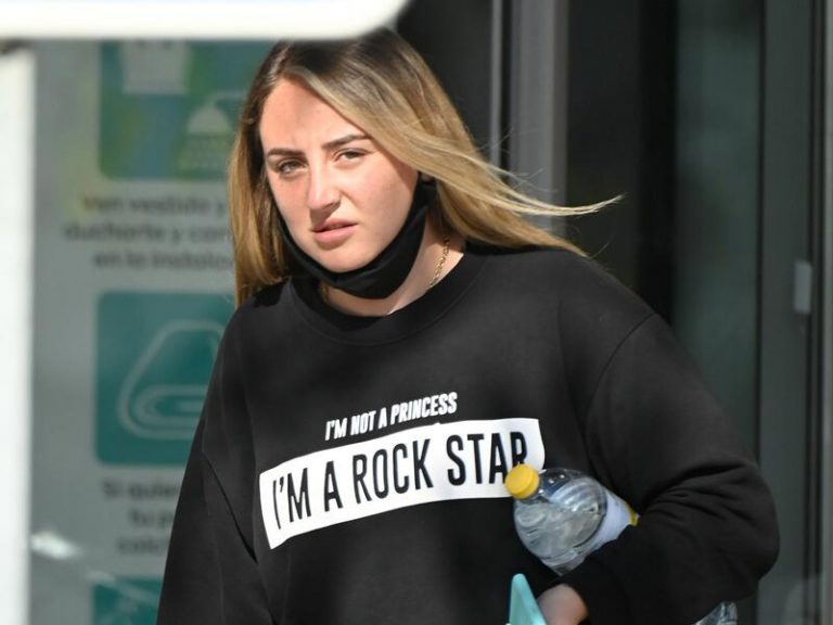 Rocío Flores reacciona a la confesión del intento de suicidio de su madre, Rocío Carrasco