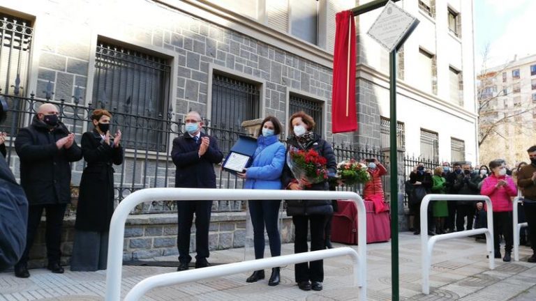 El Ayuntamiento de Pamplona y Anvite coloca placas en recuerdo de seis asesinados por ETA en la ciudad