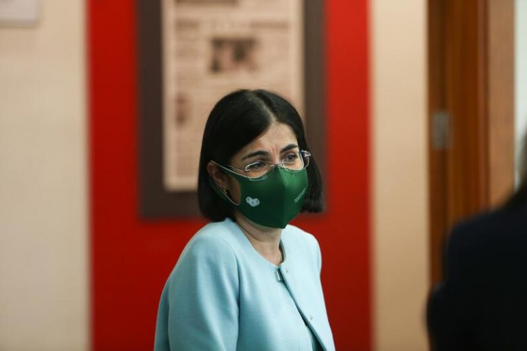 Darias anuncia que España recibirá 5,5 millones de dosis de la vacuna de Janssen en el segundo trimestre