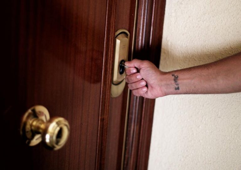 La firma de hipotecas sobre viviendas ahonda su caída en enero al 31,6%