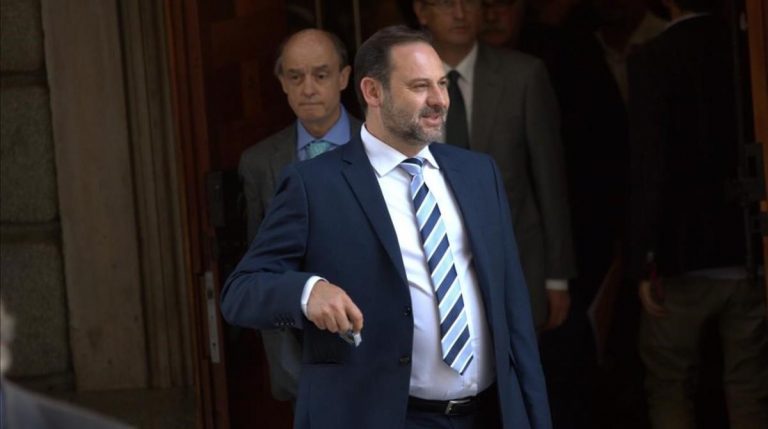 Cs pide que Ábalos explique sus gastos extra en el viaje a Canarias