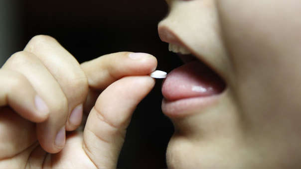 Cómo aliviar las hemorroides sin cremas 5 Ablandadores de heces para calmar las hemorroides